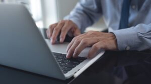 papel do tutor na pós-graduação EAD da UPF